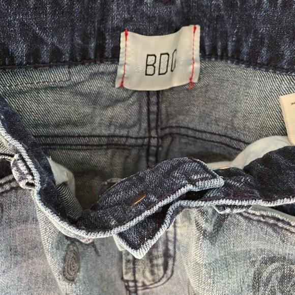 BDG Urban Outfitters Butterfly Embroidered Doodle Wash Cowboy Jeans - Size 25 - Picture 12 of 14